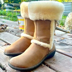 UGG Women’s Boot Size 7 Chestnut Leather EUC